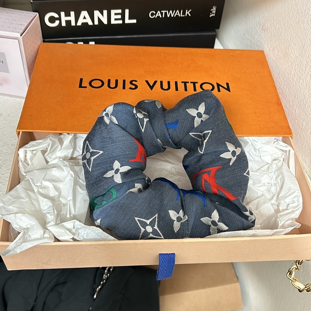 Louis Vuitton scrunchie extra fluffy